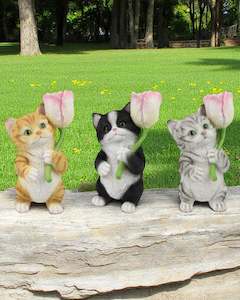 Animals: Standing Kittens with Roses