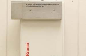 Sideways flue diverter