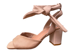 New Arrivals 1: Django & Juliette Pavoom