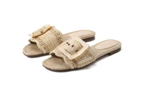 Wide Fit: Cream Raffia Flat – Isla