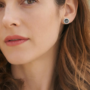 Products: Earrings – Solitaire De Parnell