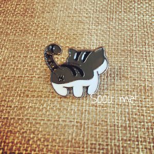 Products: Enamel Pin – Cat Bum – Dark – Sooo me