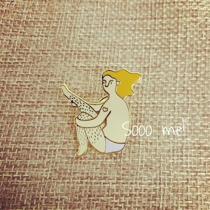 Products: Enamel Pin – Hairy Legs – Sooo me