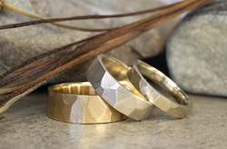 Wedding: Faceted Band