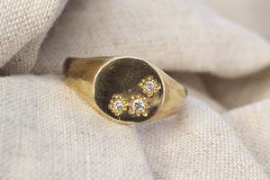 Signet Rings: Signet Ring with Diamonds