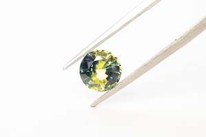 Gemstones: Sapphire: 7.2mm, 1.68ct, Round-Cut, Green Parti