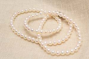 Pearl Necklaces: Round Pearl Necklace - 4-4.5mm - White