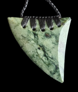Greenstone Pounamu: NZ Greenstone Tooth Design - 52mm - Alex Sands #412