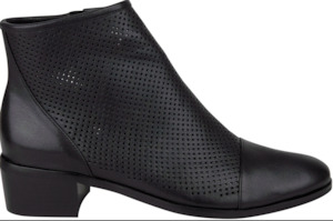 Footwear: Gwen Boot