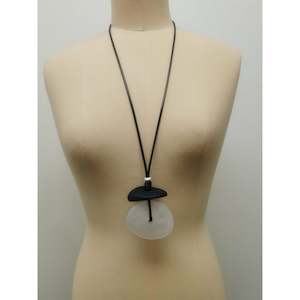 Jellicoe: Clear stone necklace