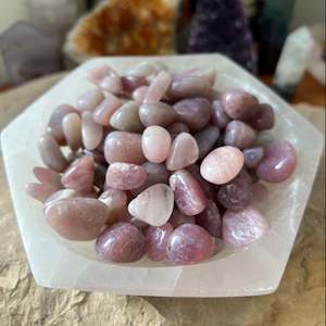 Crystals For Anxiety: Lavender Rose Quartz Tumble