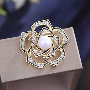 Brooch: Fresh Accessories - Brooch Flower Gold Pearl