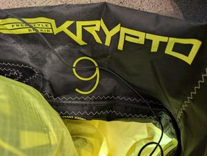 Promote: Black/Yellow Switch Kites Krypto 9m Kite + Bar, 9m