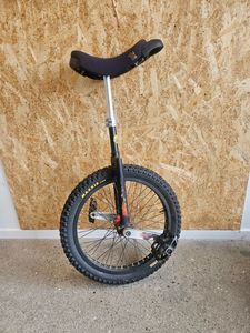 Black QU-AX Street Style 20", 20 in
