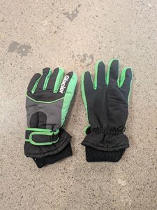 Kids Gear: Black Dare 2b Glacier, Kids Medium
