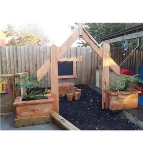 Whare Entry 2.00m with Planters