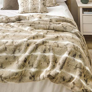 Light & Feminine throw (8 colours)