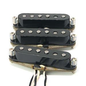 Pickups: Low output single coil pickup set