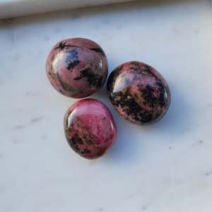 Rhodonite | Palm Stone