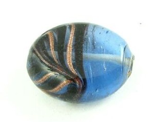 Handmade Glass Beads Foil Gold Spun: Indian Gold Spun, Oval Swirl, Light Sapphire, 20x16mm (20 pcs)