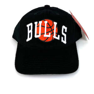 Mitchell Ness: Mitchell & Ness Cord Arch Bulls Cap - Black