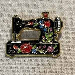 Jewellery: Vintage Sewing Machine Pin