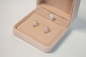 Sleepers: Willow Luxe Krystal Huggies - Silver