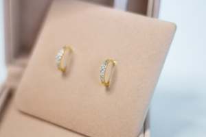 Sleepers: Willow Luxe Krystal Huggies - Gold