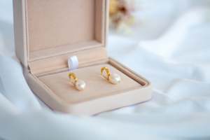 Willow Luxe Gracie Pearl Huggies - Gold