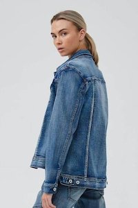 Frontpage: Denim Jacket - Darker Wash
