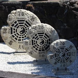 Garden Decor: Yin Yang on Stand
