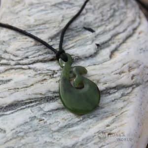 Ornaments & Handicraft: Greenstone Manaia Pendant
