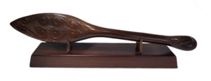 Maori Arts: Wooden Hoe – Paddle on base WM540