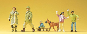 Products: Preiser 10310 Family in winter Figure Set HO Scale