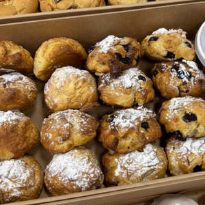 Catering: Mini scones with jam and cream