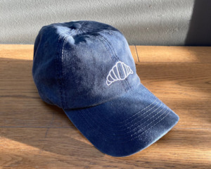 Merchandise: Rüdi’s Iconic Croissant Cap in Denim