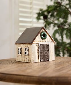 Decor: Nordgard Tea Light Stable with Wreath