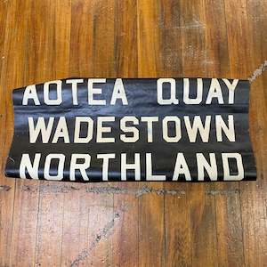 Decor: 34. Wellington Bus Blind