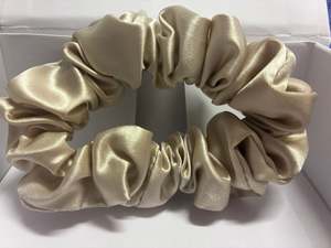 Manuka Dreams pure silk scrunchie - Champagne