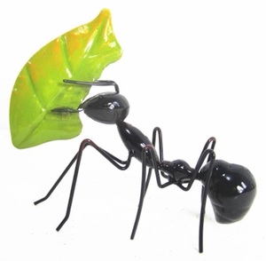 Garden Art: Ant With Leaf