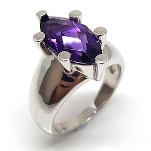 Gemstone Engagement Rings: Solidus