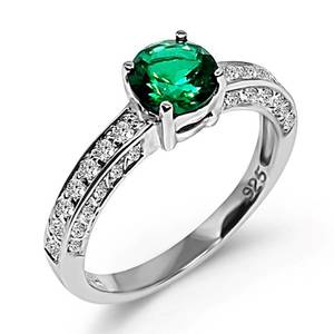 Gemstone Engagement Rings: Emerarudo