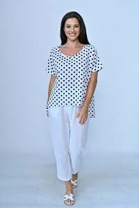 Sale: Cali & Co | Curve Hem Linen Top - Dots