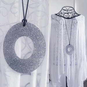 M and D jewellery - Glitter Oval Necklace | Silver
