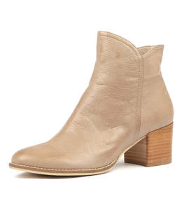 Django Juliette: Django & Juliette - Mockas Natural Leather | Smoke