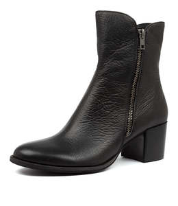 Django & Juliette - MOCKUP Black Leather