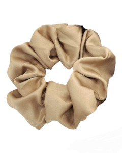 Scrunchies: STYLECOM.NZ ▪︎ SCRUNCHIE | BEIGE SATIN • L
