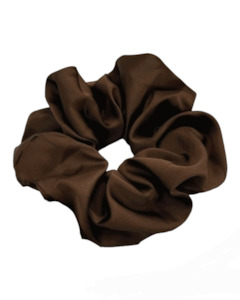 Scrunchies: STYLECOM.NZ ▪︎ SCRUNCHIE | CHOCOLATE SATIN • L