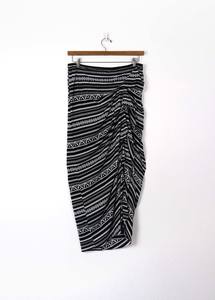 Second hand Paula Ryan skirt - Styled in Seconds