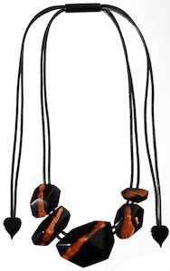 7400103BLAKQ05 PACAYA black adj